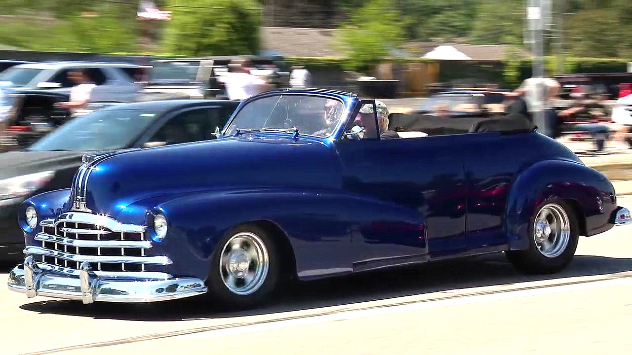 Classic cars hit Woodward on eve of the Dream Cruise